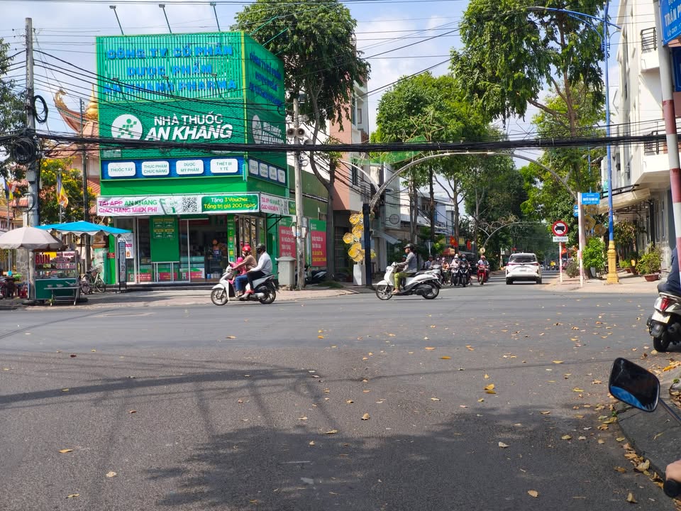 Bán mặt tiền đường Trần Phú Trà Vinh 240m² giá 7.99 tỷ - Khu phố ẩm thực sầm uất!