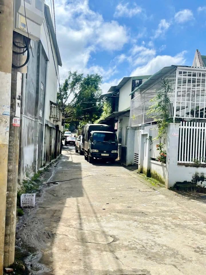 Nhà phố Lương Thế Vinh Buôn Ma Thuột 100m² giá 3.29 tỷ - Đầu đường, hẻm ô tô thông thoáng!