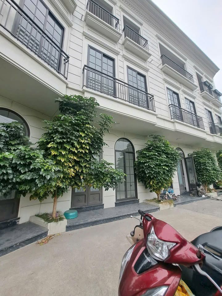 Nhà 3 tầng tại trung tâm Hà Phong 68m² giá 2 tỷ - Ô tô vào tận cửa!