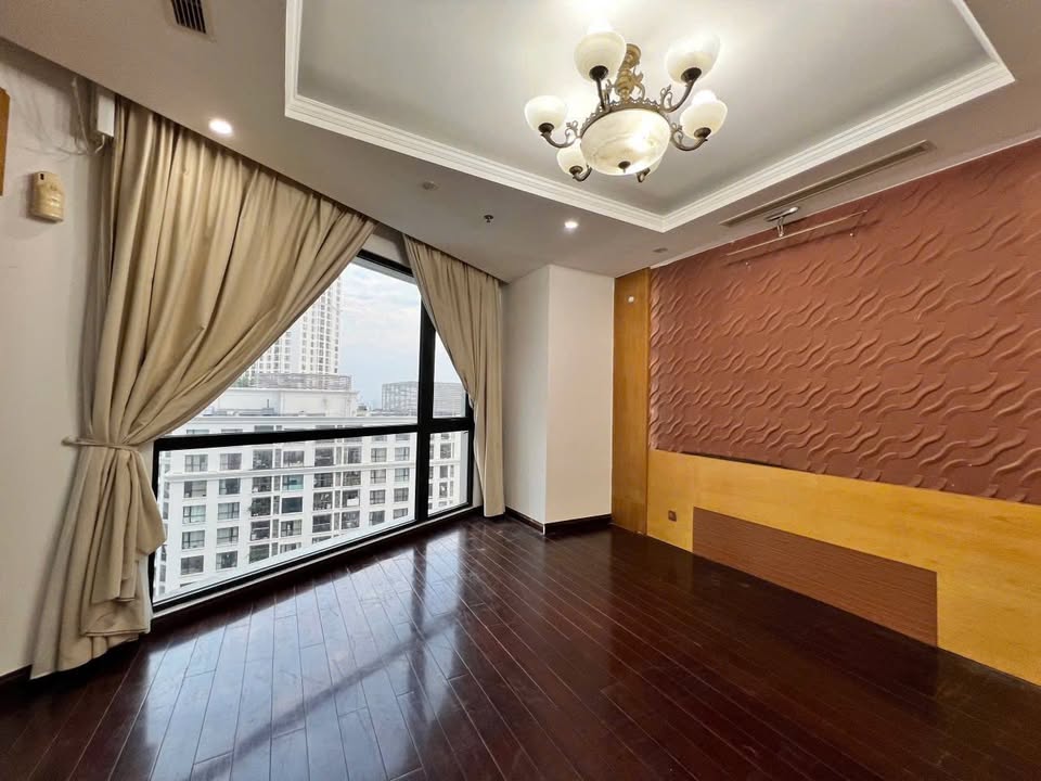 Căn hộ Royal City Thanh Xuân 130m² giá 23 triệu - Không gian sống lý tưởng!