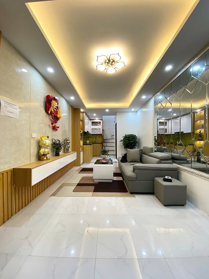 Nhà 5 Tầng Đường Trung Phụng, Đống Đa 27m² giá 8.38 tỷ - Full nội thất, sổ đỏ nở hậu!