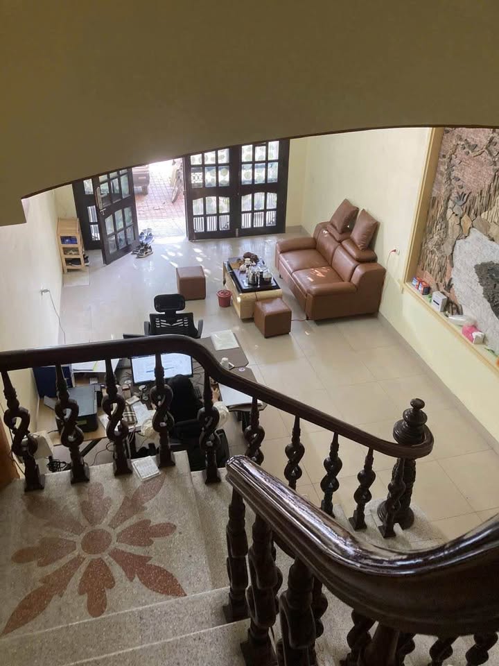 Nhà 3 Tầng Mặt Đường Bình Than, 76m² giá 16 tỷ - Dòng tiền cho thuê ổn định!