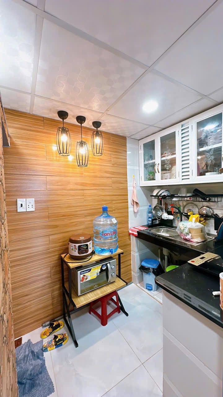 Nhà đẹp Bến Vân Đồn, 75m² chỉ 3.6 tỷ - An ninh, tiện nghi đầy đủ!