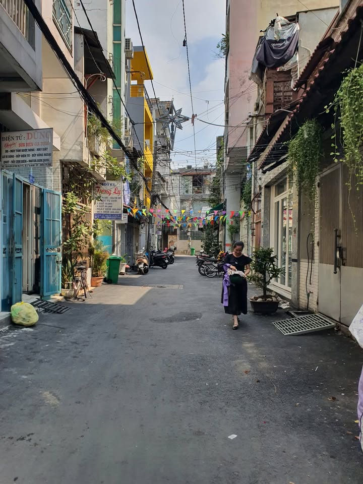 Nhà phố Lê Văn Sỹ Q.3 56m² giá 8.3 tỷ - Đỗ xe ngay cửa!