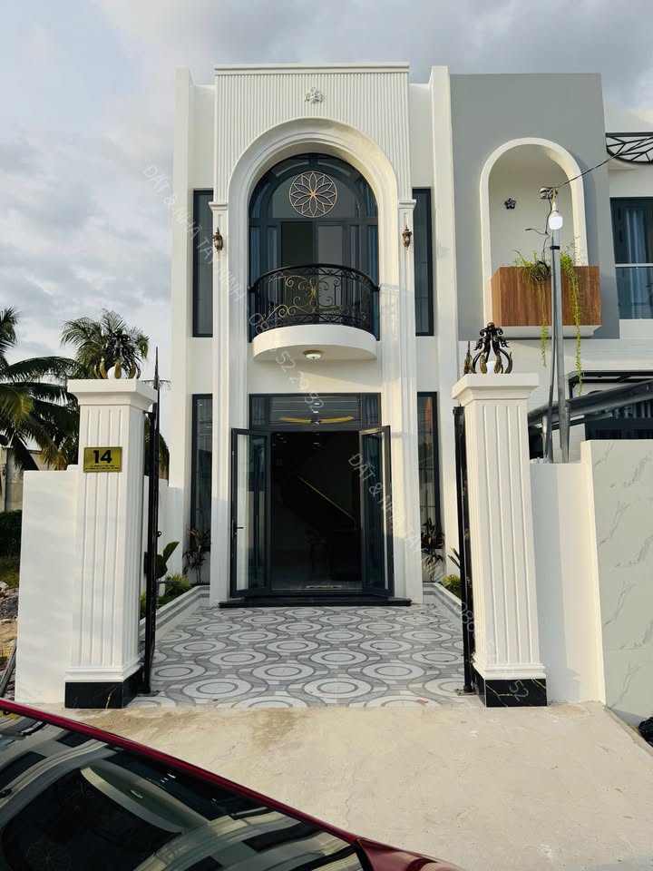 Nhà lầu 3 phòng ngủ Hòa Thành 81m² giá 1.68 tỷ - Thiết kế hiện đại và tiện nghi!