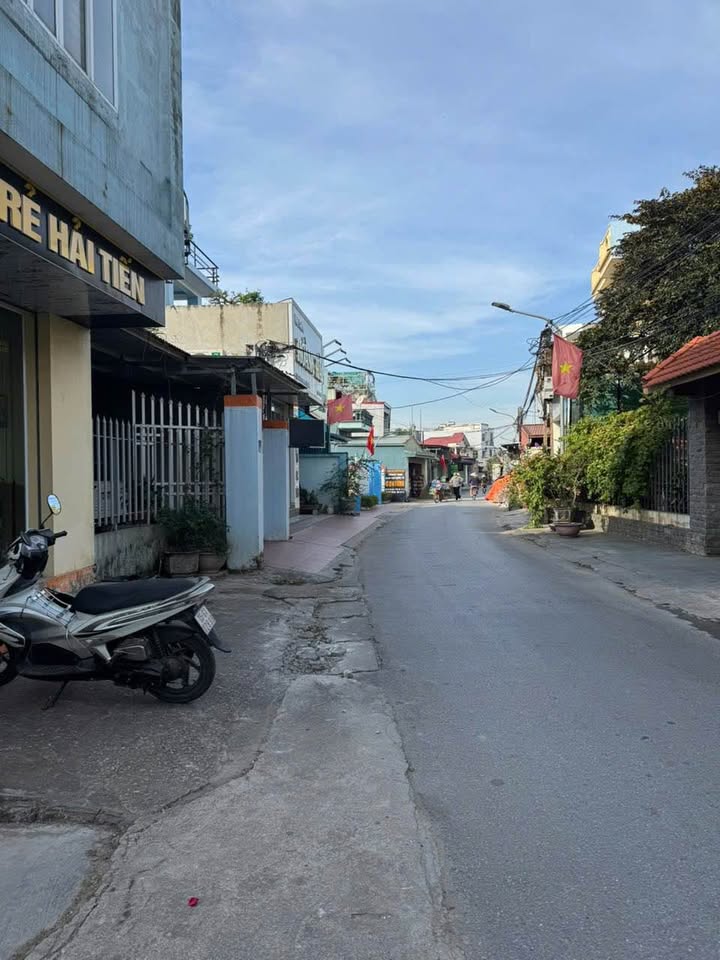 Lô đất 2 mặt đường Tân Tiến, 99m² giá 2.78 tỷ - Kinh doanh thuận lợi!