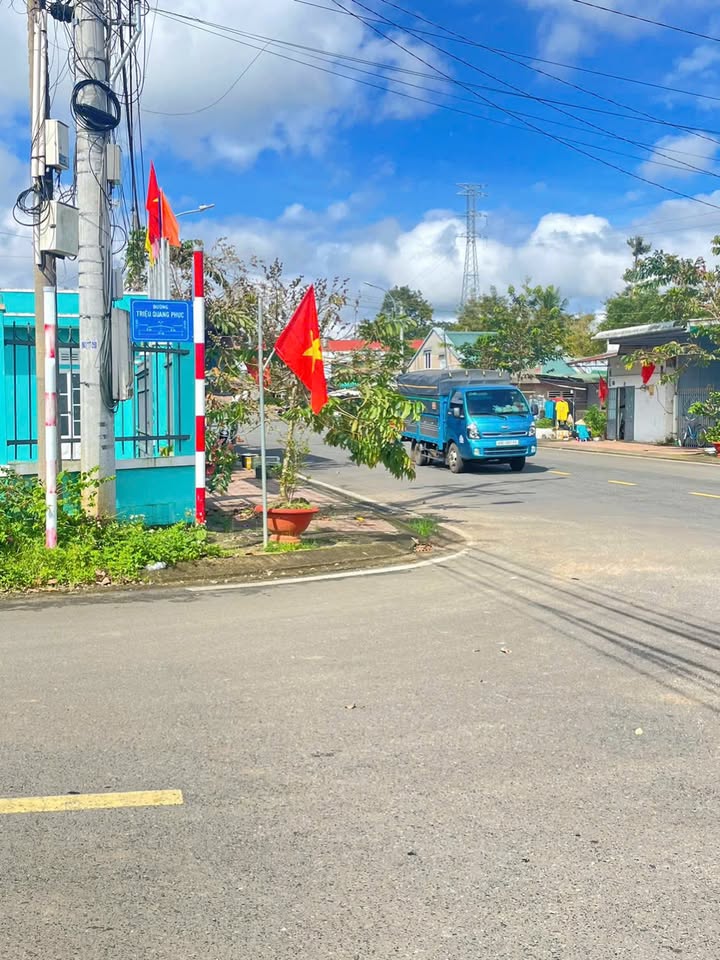 Nhà 2 mặt tiền đường Triệu Quang Phục, phường B'Lao, TP Bảo Lộc, diện tích 249m² - Khu dân cư buôn bán sầm uất!