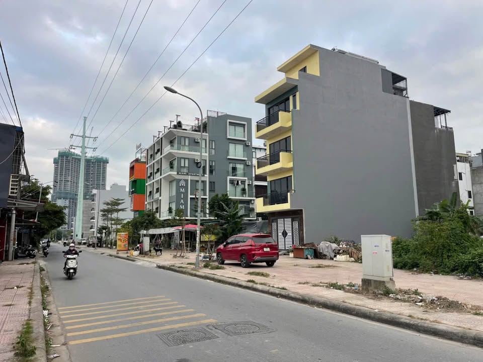 Bán đất mặt đường Bạch Thái Bưởi, quận Ngô Quyền, Hải Phòng 67.5m² - Vỉa hè rộng 11m, giá tốt!