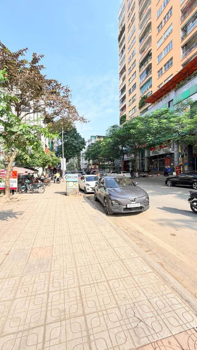 FrontHouse Ngọc Khánh Ba Đình 70m² giá 12.9 tỷ - Mặt phố VIP kinh doanh sầm uất!