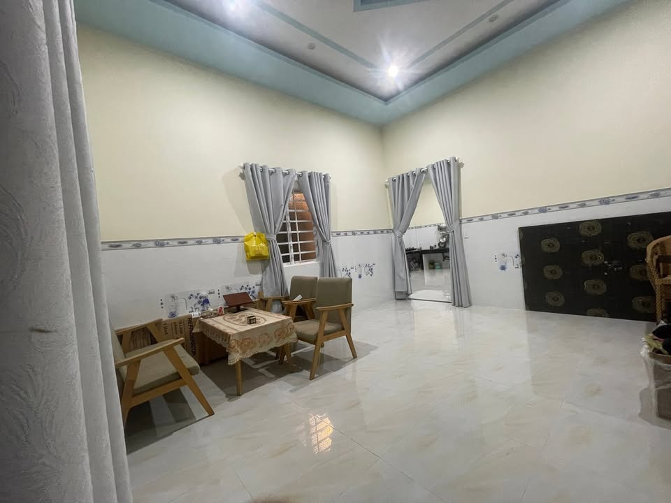 Nhà mới bán tại Tân Hòa, Phú Mỹ 200m² giá 1.45 tỷ - Sân rộng rãi gần chùa và suối!