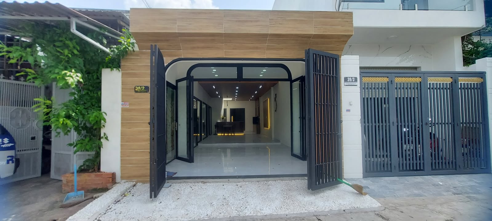 Nhà mặt tiền đường thương mại Trung Chánh, Hóc Môn 90m² giá 6.2 tỷ - Kinh doanh sầm uất!