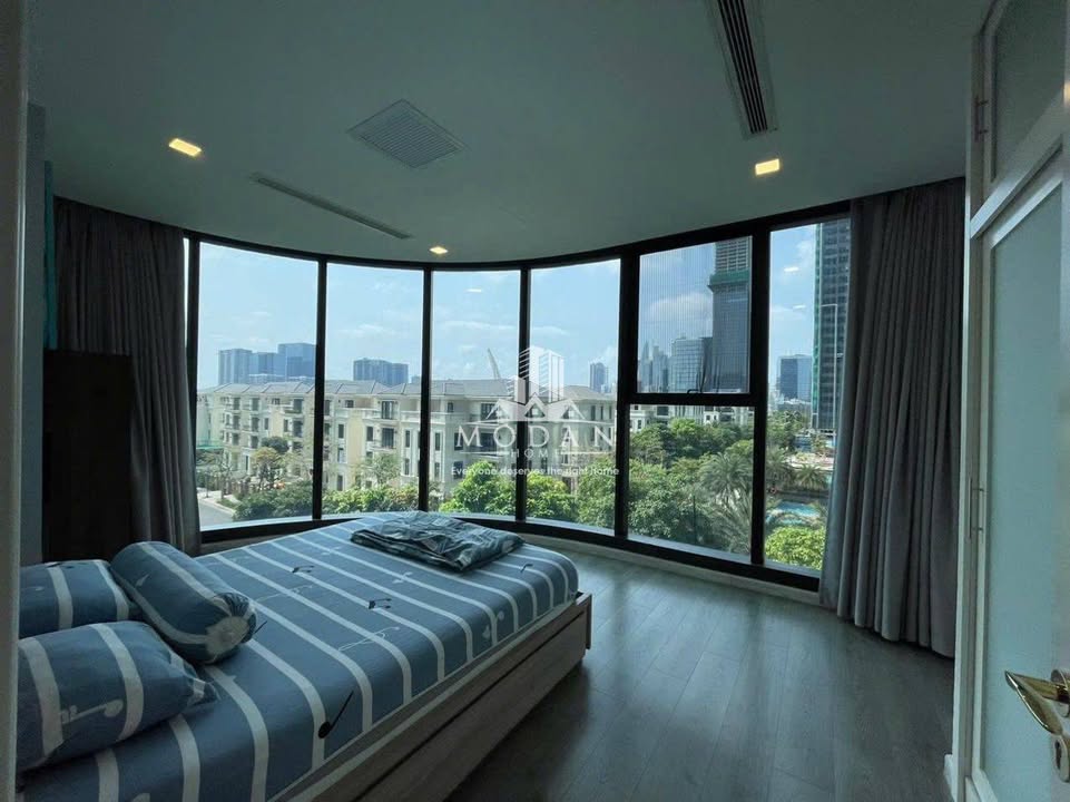 Căn hộ Vinhomes Golden River 121.4m² giá 27 tỷ - Sổ hồng chính chủ!