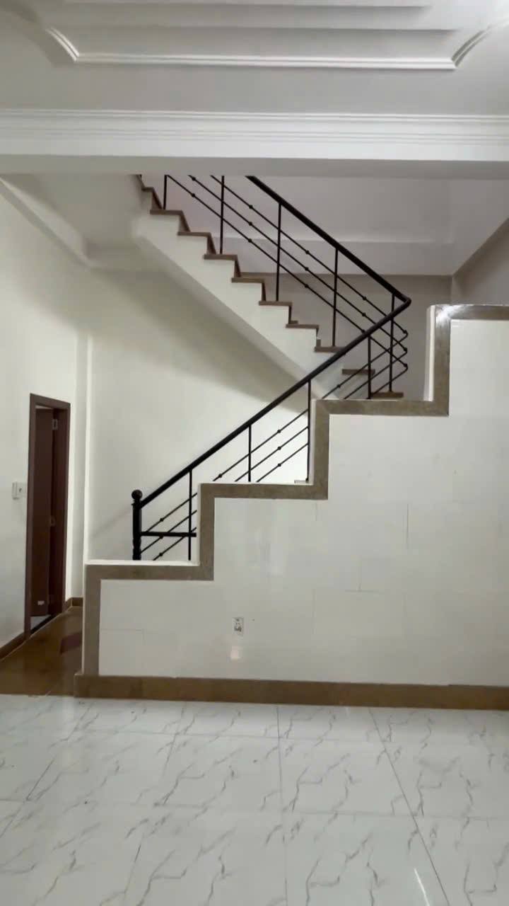 Nhà Mặt Tiền Ngô Quyền, Đà Nẵng 86m² giá 8.8 tỷ - Vị trí đắc địa gần biển!