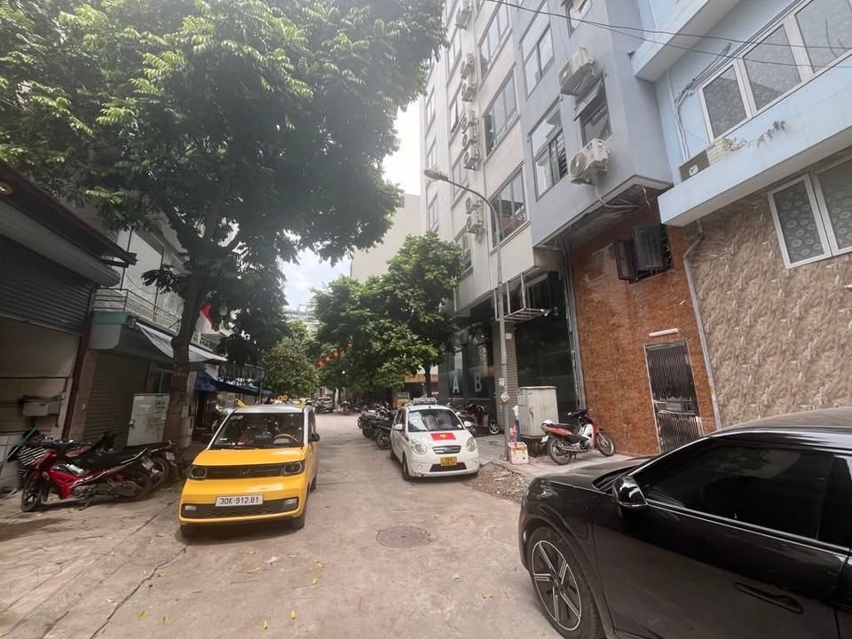 Bán nhà phố Nguyễn Xiển, quận Hoàng Mai 42m² giá 15 tỷ - Sổ đỏ chính chủ, sẵn sàng giao dịch!