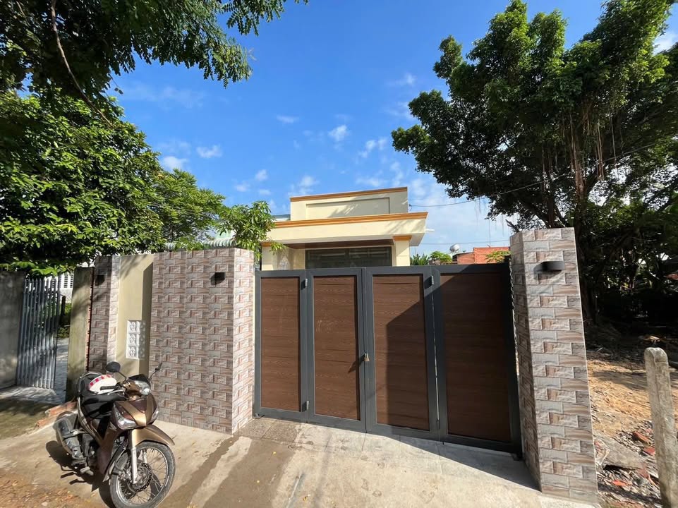 Nhà đẹp 6x30m, 180m² tại trung tâm xã Phước Đông - Giá chỉ 1 tỷ!