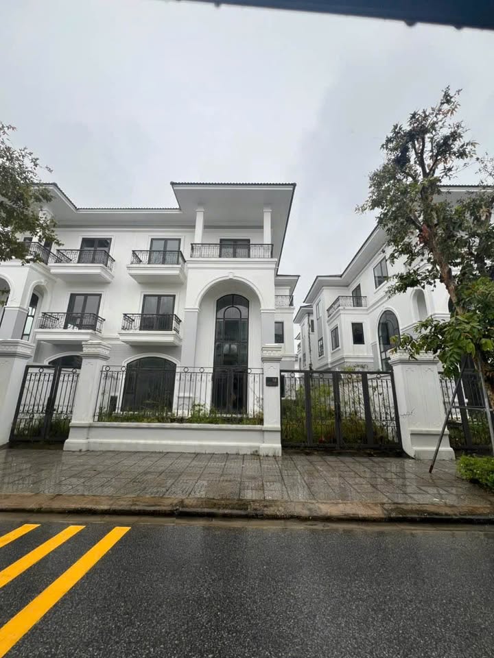 Biệt thự Song lập 240m² tại Hoàng Yến 4 - Giá 13 tỷ - Thiết kế hiện đại!