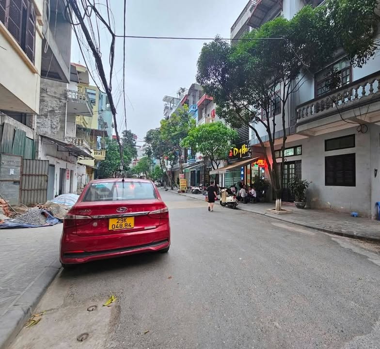 Nhà Phố Kinh Doanh Tư Đình Long Biên 50m² - Thang Máy, Đường Ô Tô Tránh!