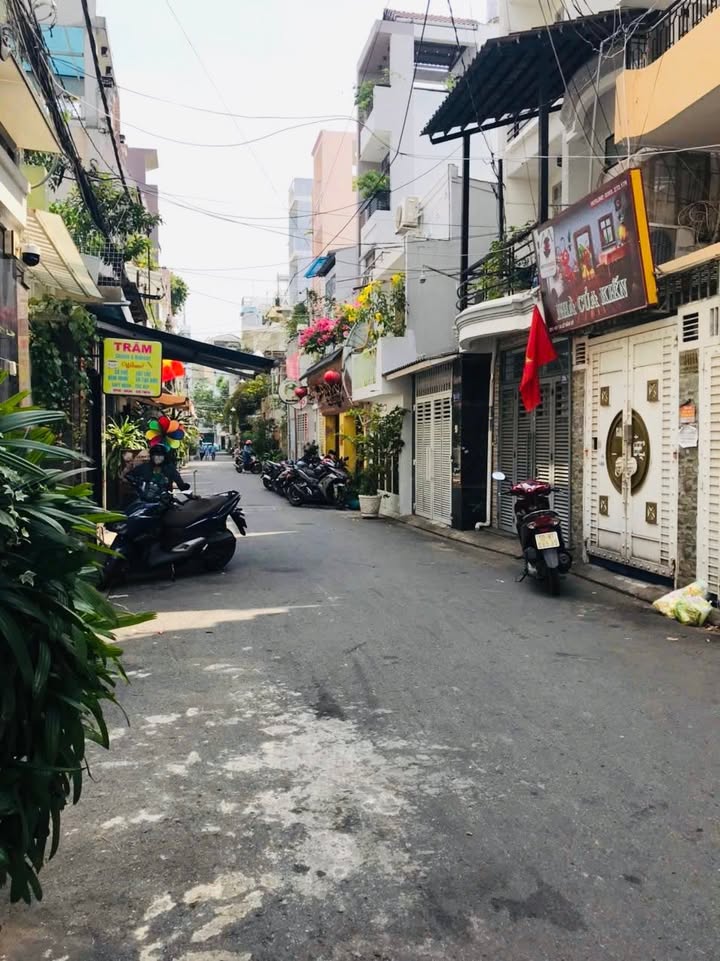 Nhà 4 tầng Lê Văn Sỹ, Quận 3, 79m² giá 18 tỷ - Ngay phố thời trang!