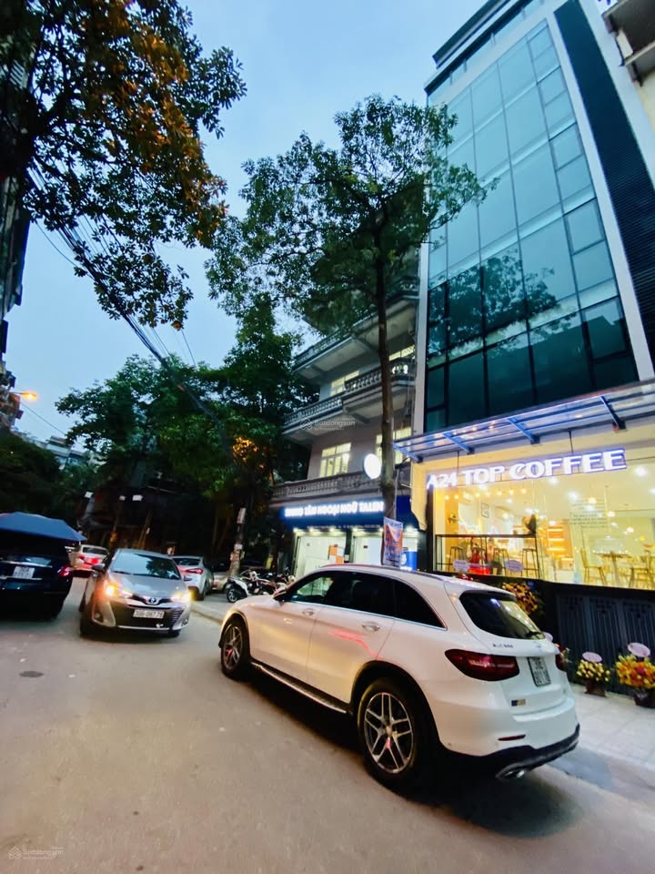 Bán toà mặt phố Nguyễn Chí Thanh 112m² giá 1.5 tỷ - Kinh doanh sầm uất ngay trung tâm Đống Đa!