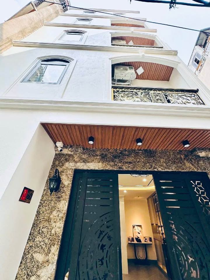 Nhà phố Hoàng Quốc Việt, Cầu Giấy 36m² - Nhà đẹp, vào ở ngay!