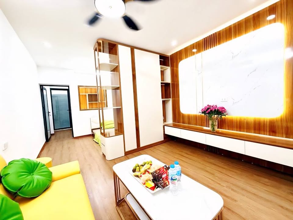 Căn hộ Tập thể Tân Mai, 60m², giá 3.35 tỷ - Ô tô đỗ cửa, tiện ích đầy đủ!