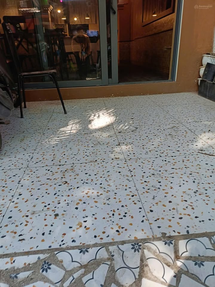 Cho thuê nhà tầng 1 khu tập thể Hoàng Ngọc Phách 70m² - Kinh doanh hiệu quả ngay lập tức!