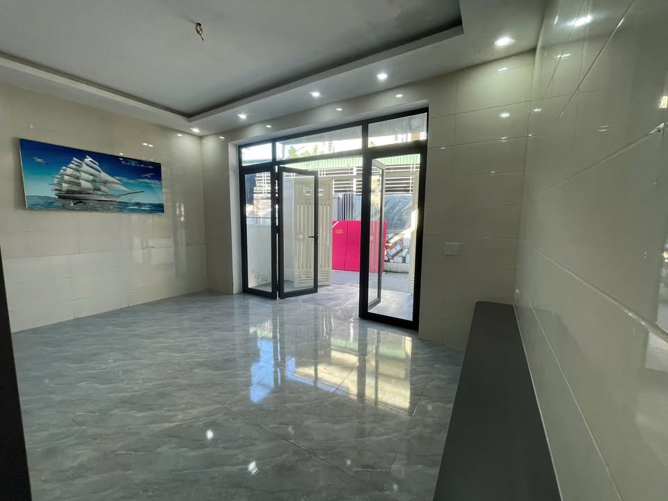 Nhà cấp 4 Đặng Thái Thân, TP Vinh 100m² giá 2 tỷ - Vị trí vàng, giao thông thuận lợi!