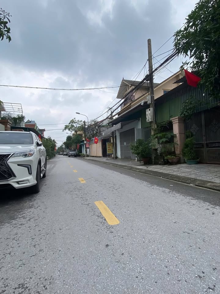 Nhà 2 tầng tại phường Hà Huy Tập, 127m² giá 9 tỷ - Vị trí đẹp, kinh doanh thuận lợi!