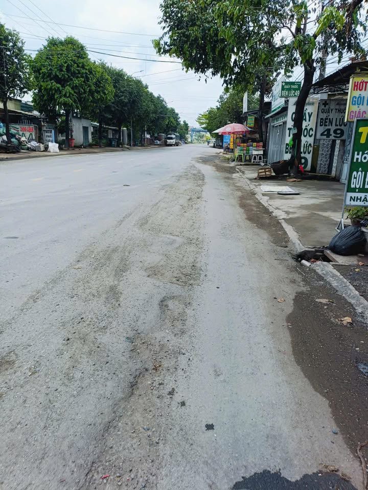 Nhà mặt đường Nguyễn Văn Tuôi, Bến Lức 390m² giá 6.3 tỷ - Vị trí đắc địa gần KCN!