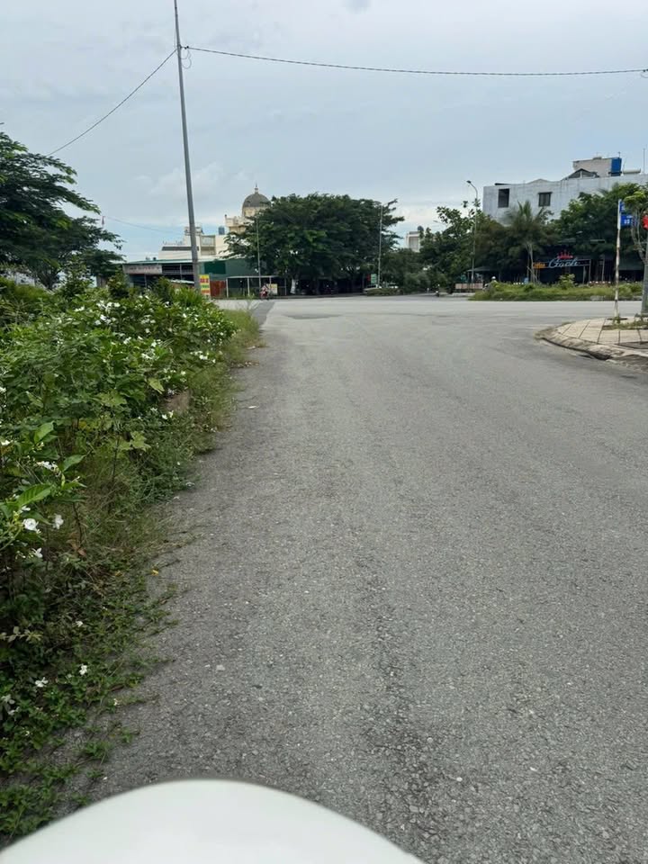 Đất nền Bến Lức 80m² giá 3.5 tỷ - Đối diện công viên mát mẻ!