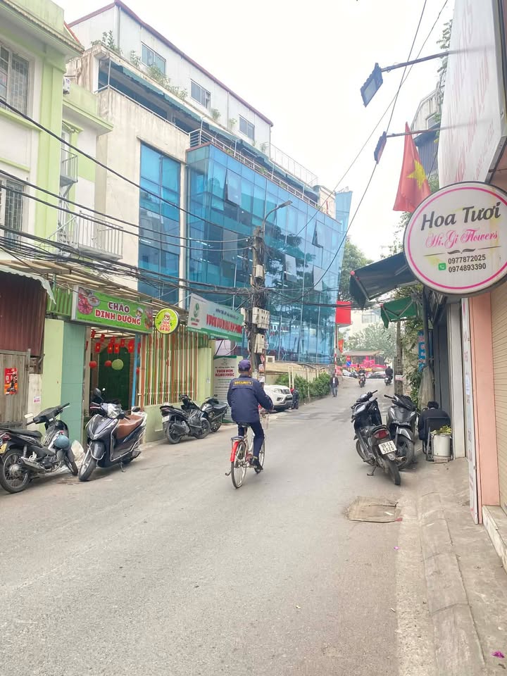 Mặt bằng cho thuê Lạc Long Quân Tây Hồ 25m² - Sang nhượng nhanh, vào làm ngay!