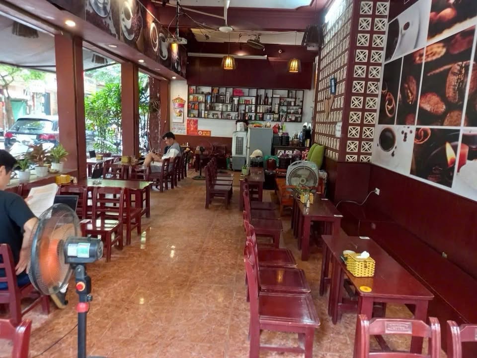 Quán Cafe cho thuê tại Đỗ Quang, Cầu Giấy 50m² - Mặt tiền lô góc rộng rãi