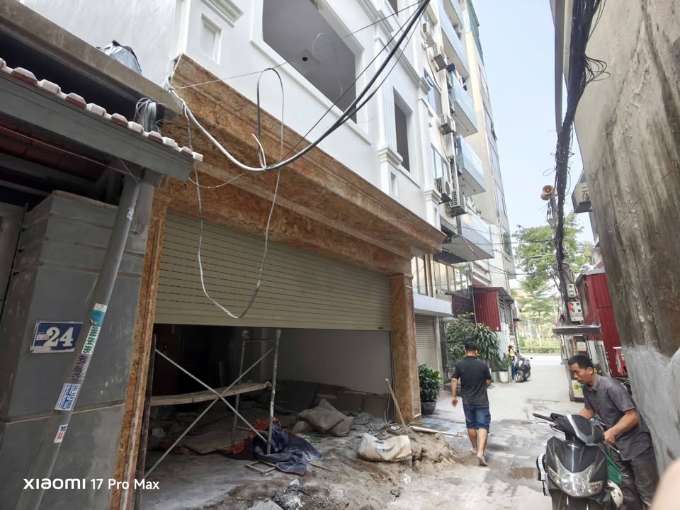 Nhà 7 tầng Phạm Văn Đồng, 42m² giá 18.8 tỷ - Ô tô vào tận nhà!