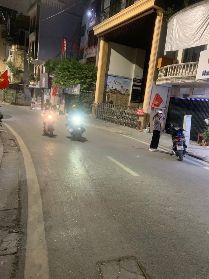 Nhà mặt phố Đốc Ngữ, Ba Đình 43m² giá 22.5 tỷ - Kinh doanh đỉnh cao!