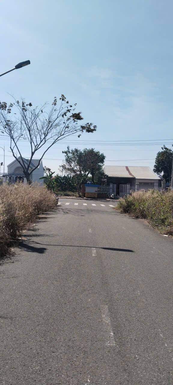 Lô đất Tân Phú Đồng Xoài 110m² giá 1.53 tỷ - Chỉ 100m đến quảng trường!