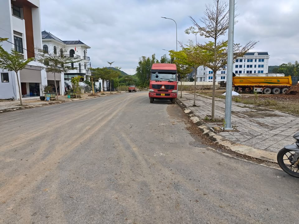 Đất nền khu đô thị Chiềng Sinh Sơn La 120m² giá 1 tỷ - Sổ hồng trao tay!