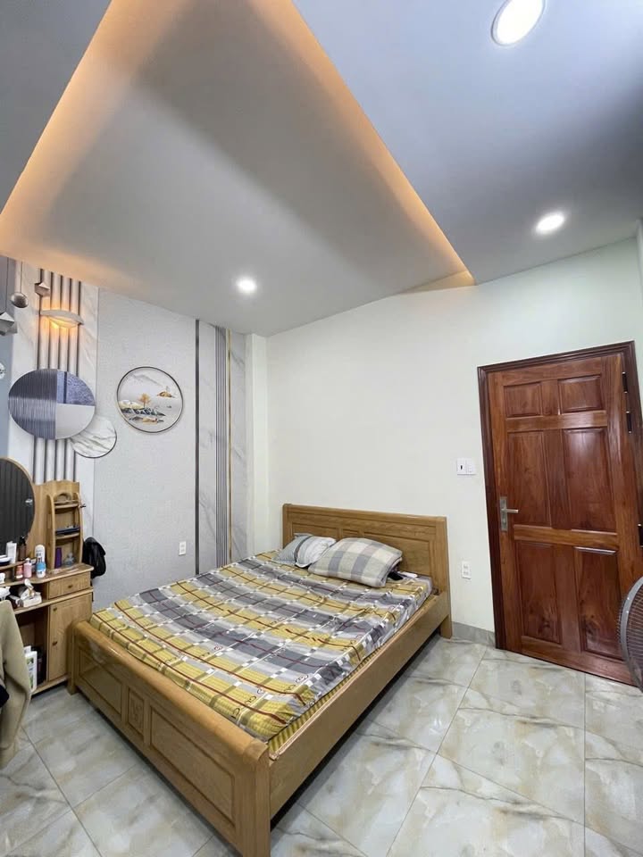 Nhà phố KDC Phú Hồng Thịnh, Dĩ An 60m² giá 5.8 tỷ - Sổ hồng chính chủ, nội thất đầy đủ!