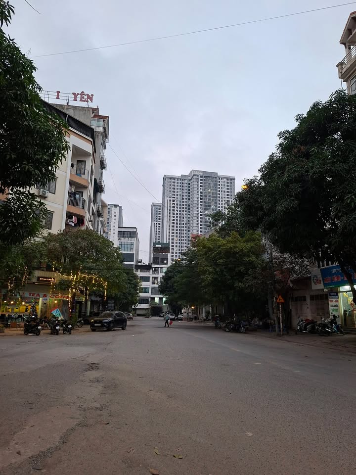 Nhà Phú Diễn 85m² giá thỏa thuận - Lô góc hai mặt tiền, kinh doanh sầm uất!