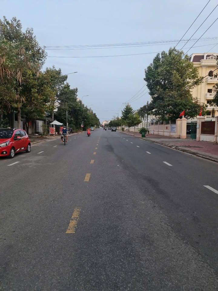 Đất nền Phạm Hùng, Phan Thiết 100m² giá 4.2 tỷ - Sổ hồng chính chủ!