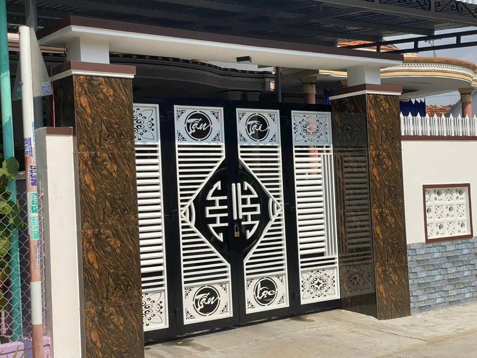 Nhà phố Ninh Diêm 215m² giá 3,x tỷ - Cách vòng Xoay chỉ 50m!