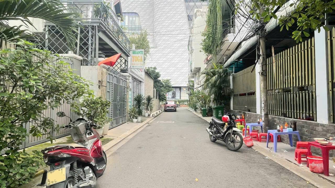 Nhà 3 tầng 600m² Hiệp Bình Chánh, Thủ Đức giá 13 tỷ - Sổ đỏ chính chủ!