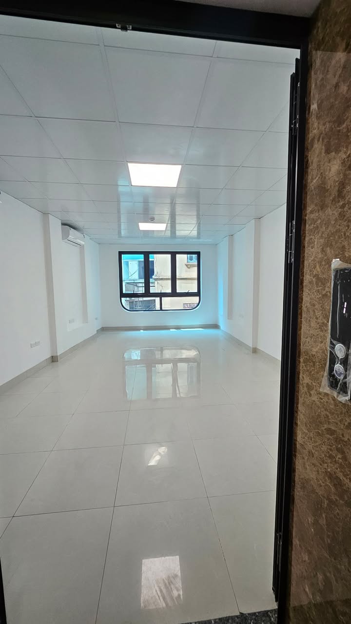 Văn phòng cho thuê tại ngõ 1 Thiên Hiền, 45m² chỉ 5.5 triệu - Tiện nghi đầy đủ!