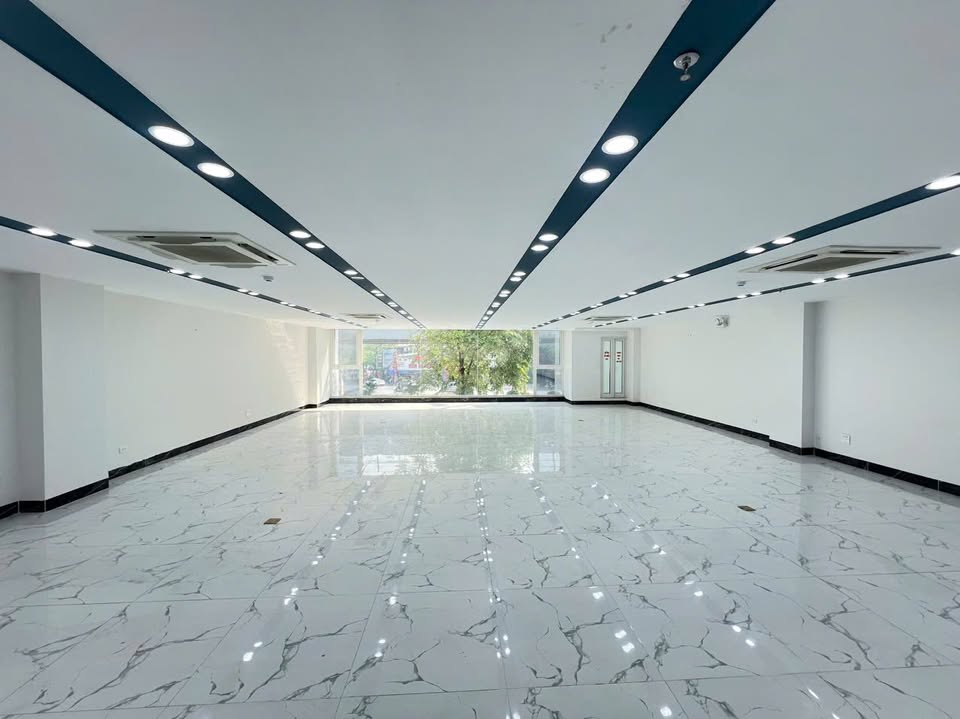 Văn phòng cho thuê trên đường Trường Chinh, quận Thanh Xuân, 125m² chỉ 18 triệu/tháng - Không gian làm việc lý tưởng!