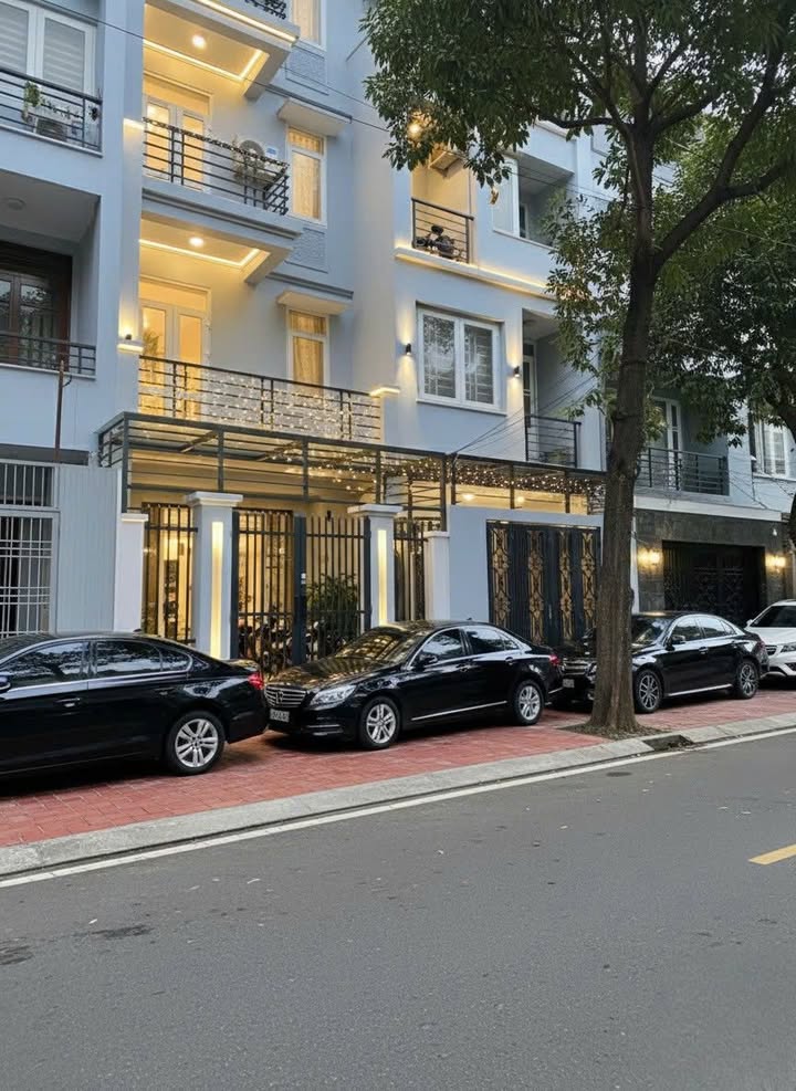 Nhà phố 600m² tại Văn Quán - Giá 21 tỷ - Chính chủ bán, vị trí vàng!