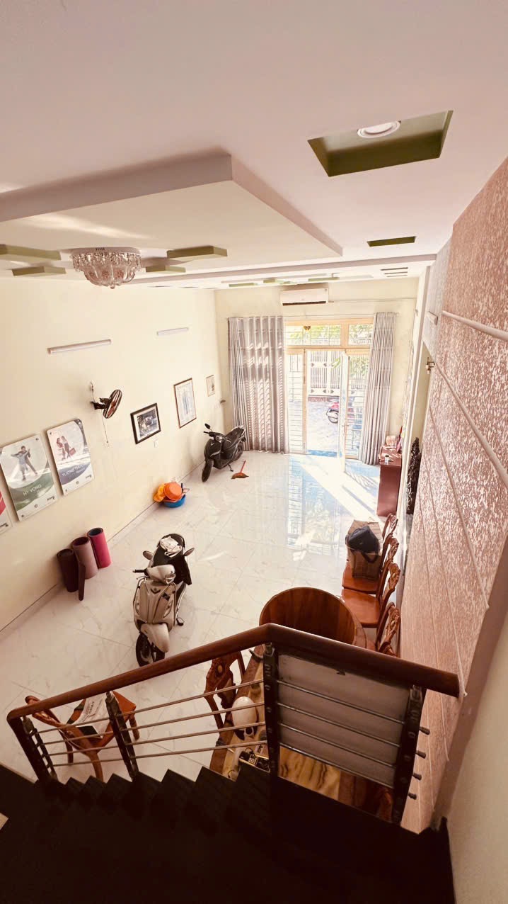 Nhà nguyên căn hẻm rộng 8m đường Trần Trọng Cung Q7 - Giá thuê chỉ 15 triệu!