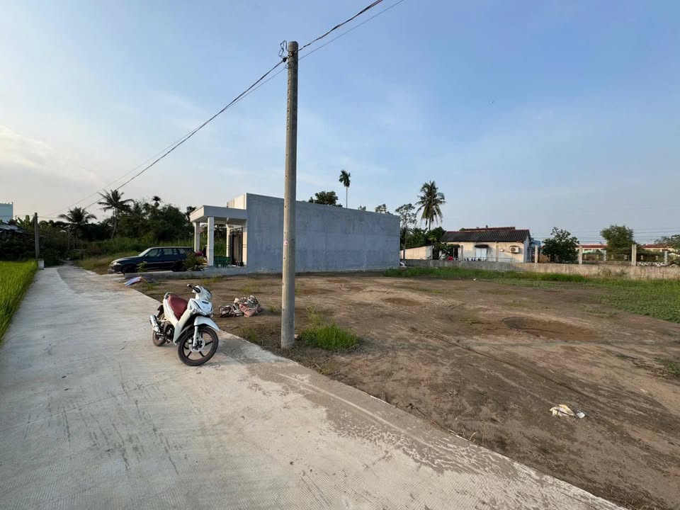 Đất thổ cư ấp Rạch Đào, Long An 130m² giá 800 triệu - Vị trí thuận lợi gần chợ và trường học!