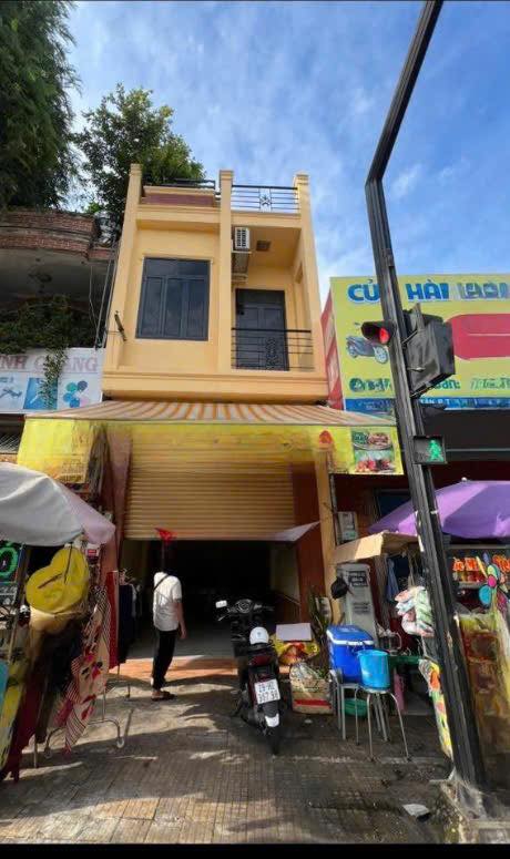 Nhà phố cho thuê đường Lê Trọng Tấn, Tân Phú 105m² giá 25 triệu - Kinh doanh đa ngành nghề!
