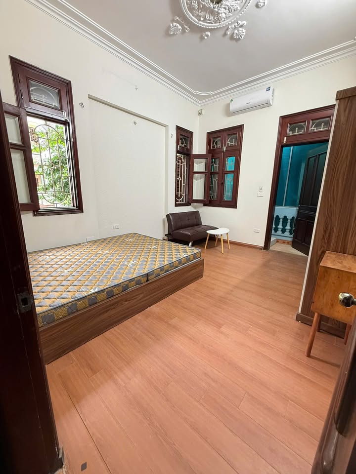 Nhà riêng Ngõ 317 Hoàng Hoa Thám 30m² giá 4.5 triệu - Sân vườn thoáng đãng