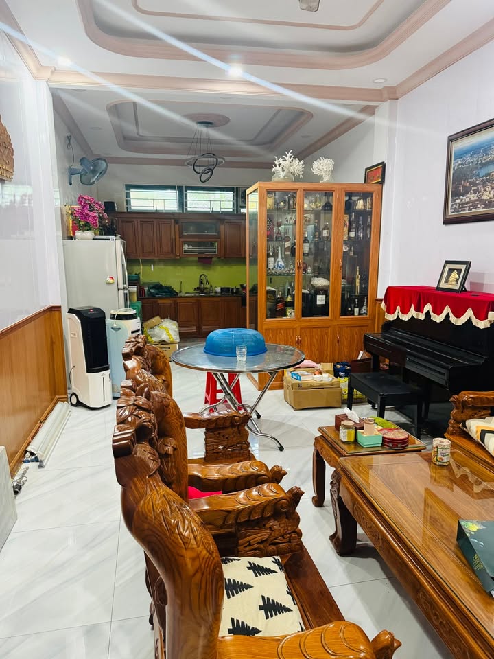 Nhà phố Phước Bình Q9 85m² giá 11.8 tỷ - Chính chủ cần bán gấp!