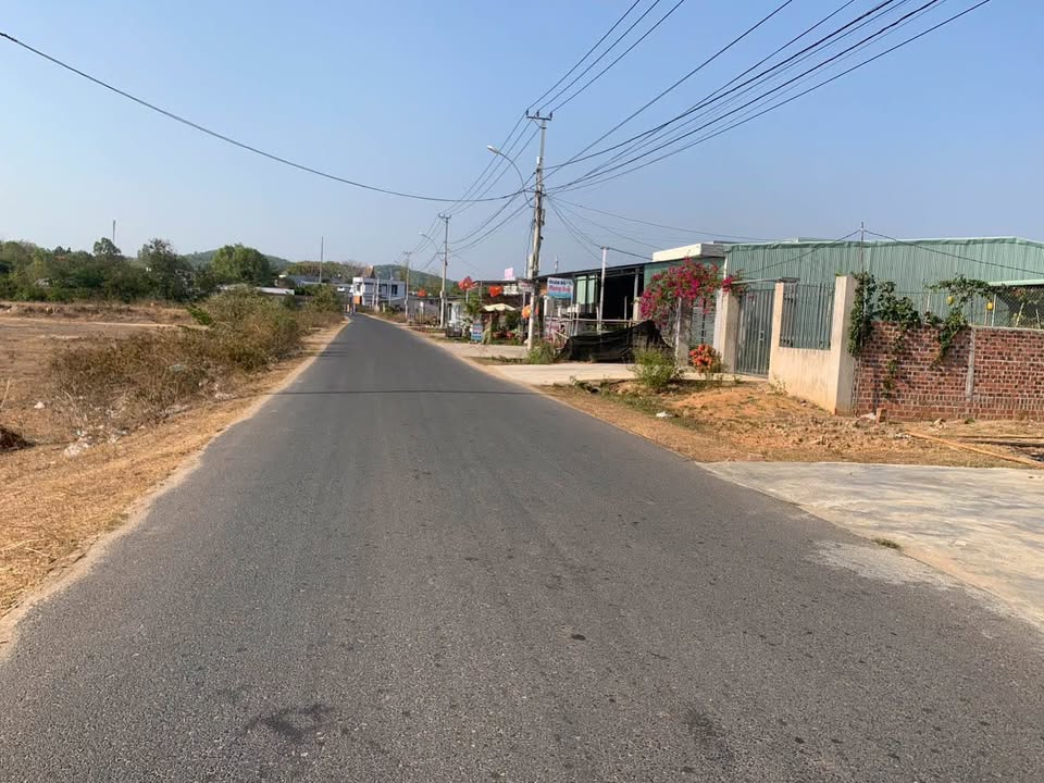 Đất thổ cư xã Đăkbla, TP Kon Tum 180m² - Đường bê tông, vị trí đẹp gần chợ!